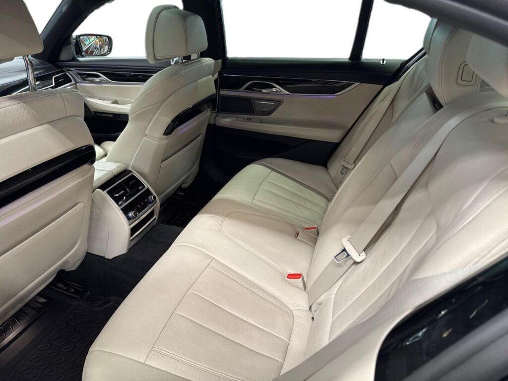 BMW 740 2018 Musta