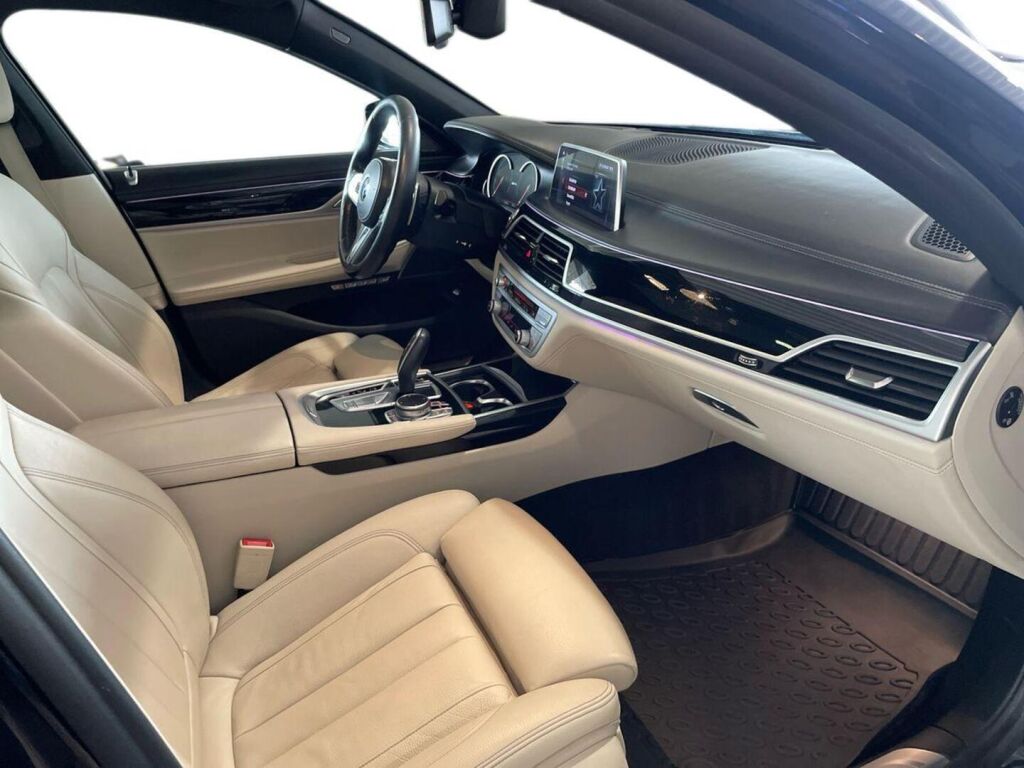 BMW 740 2018 Musta