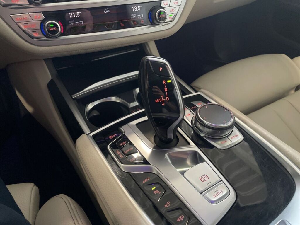 BMW 740 2018 Musta