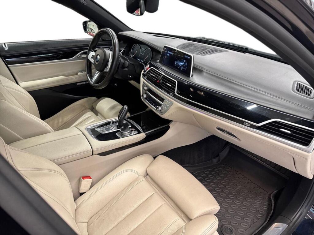 BMW 740 2018 Musta