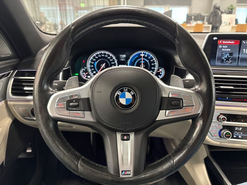 BMW 740 2018 Musta