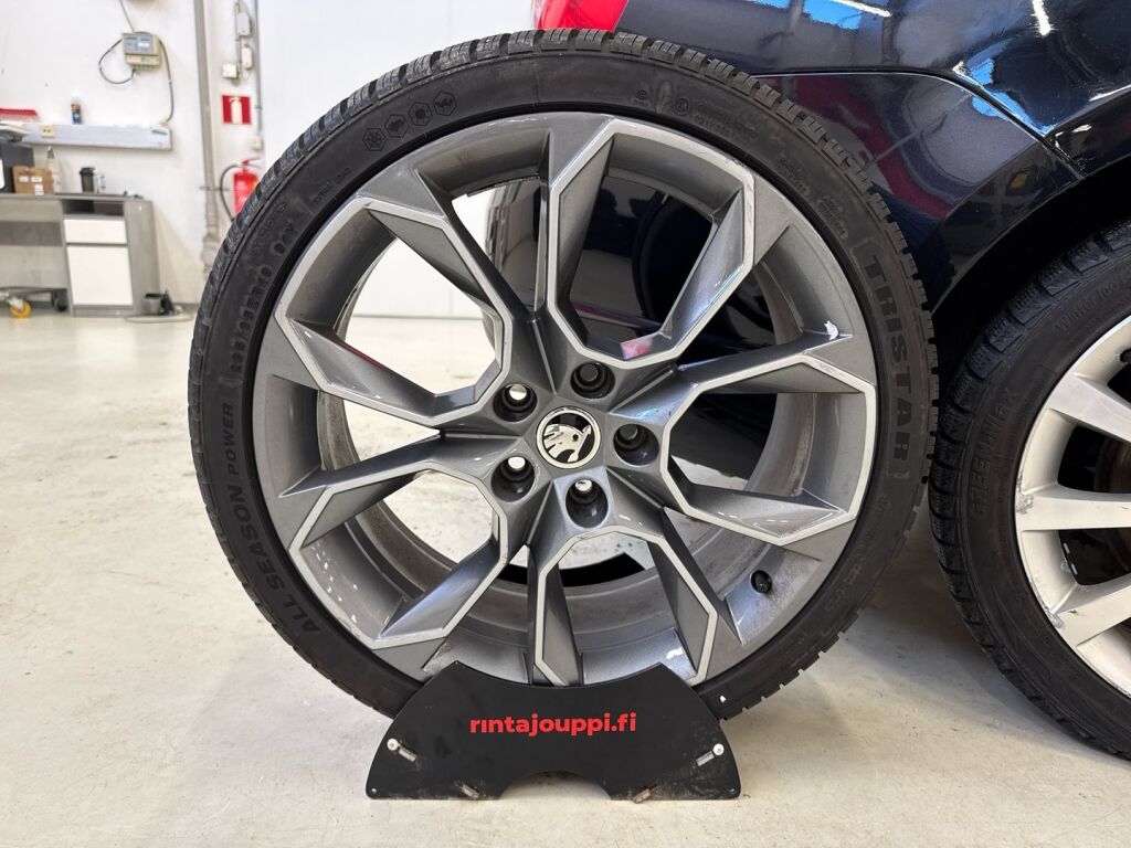 Skoda Octavia 2016 Musta