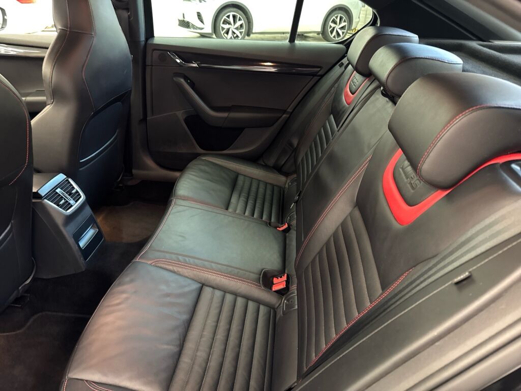 Skoda Octavia 2016 Musta