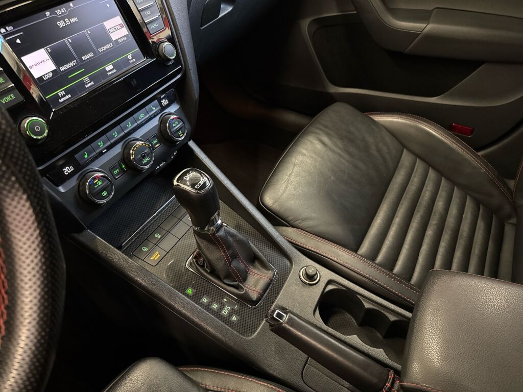 Skoda Octavia 2016 Musta