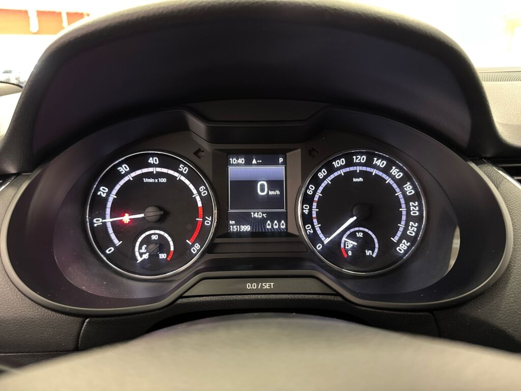 Skoda Octavia 2016 Musta