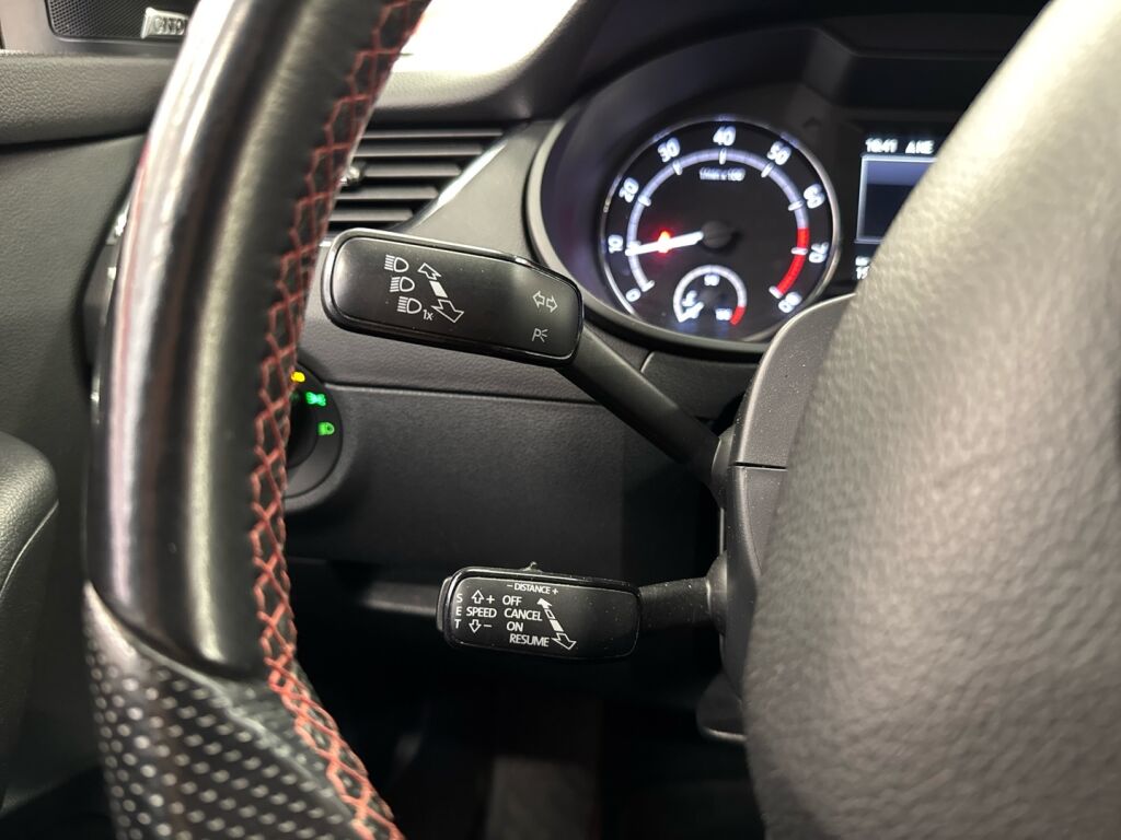 Skoda Octavia 2016 Musta