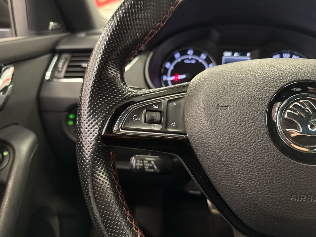 Skoda Octavia 2016 Musta