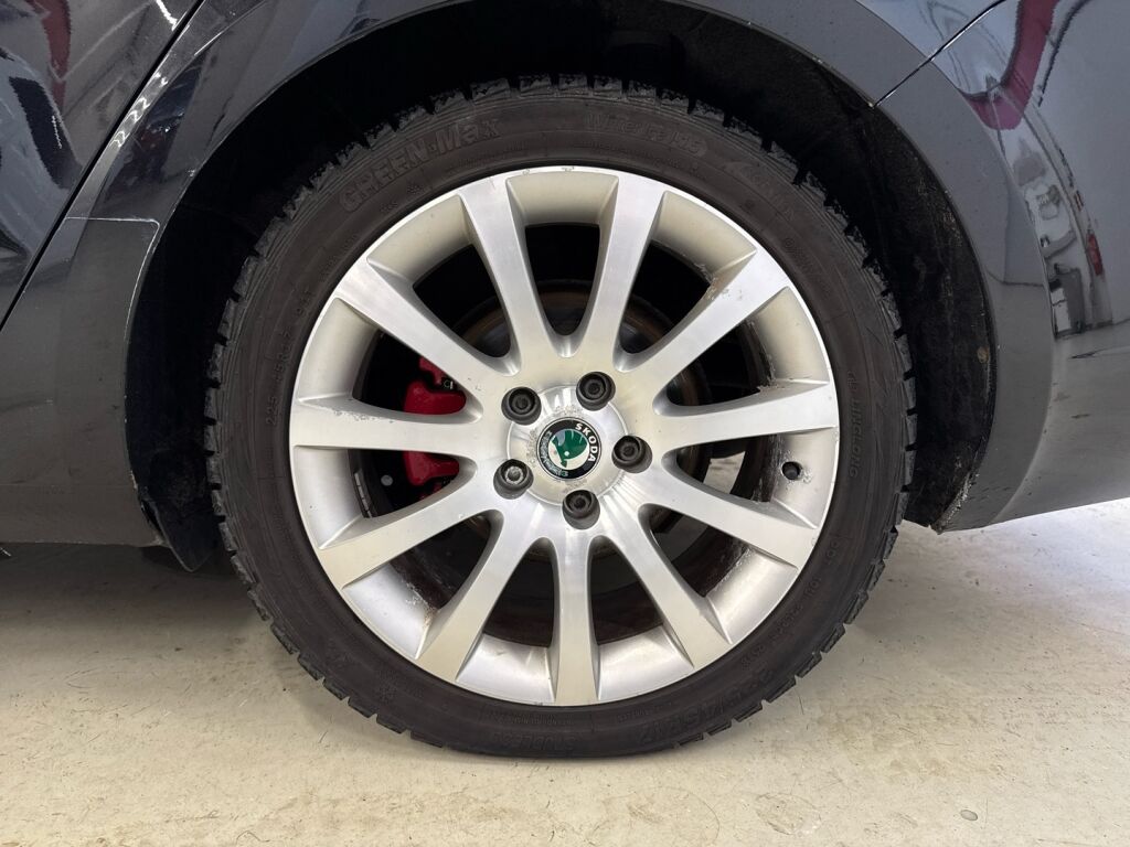 Skoda Octavia 2016 Musta