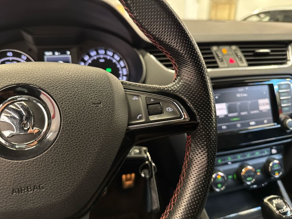 Skoda Octavia 2016 Musta