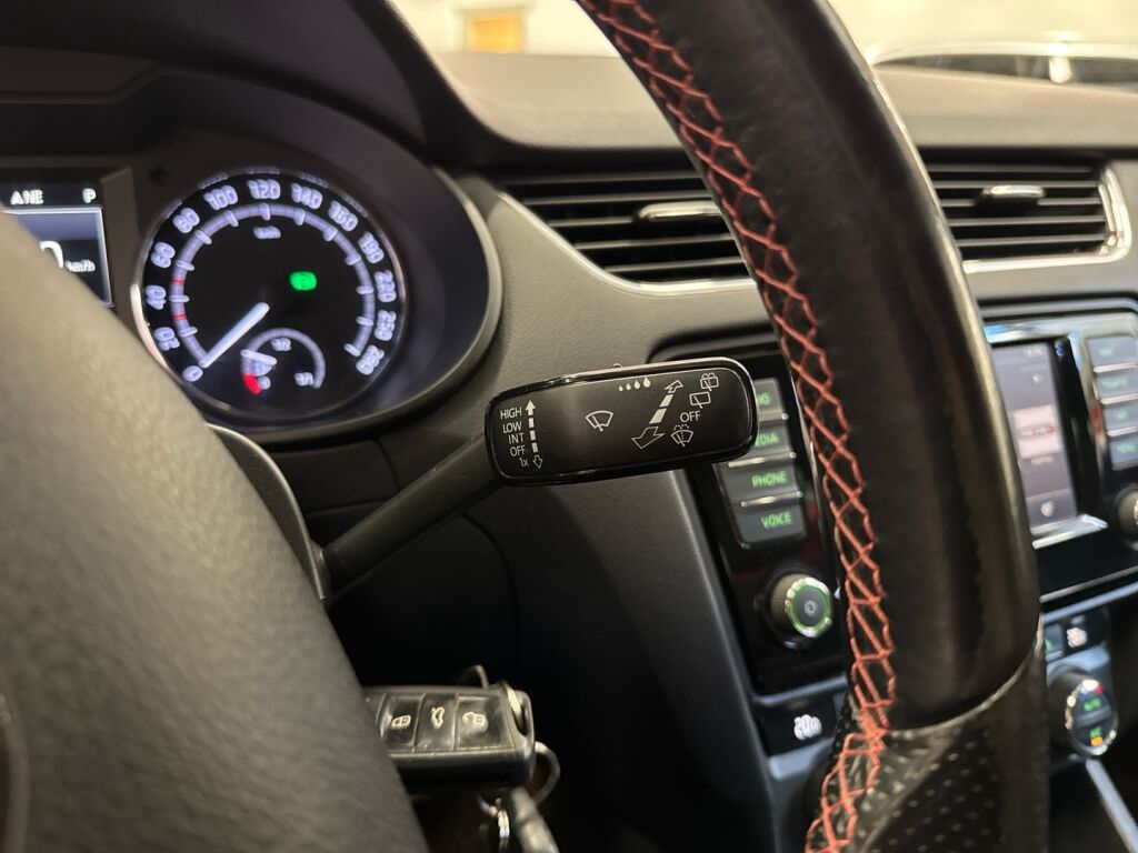 Skoda Octavia 2016 Musta