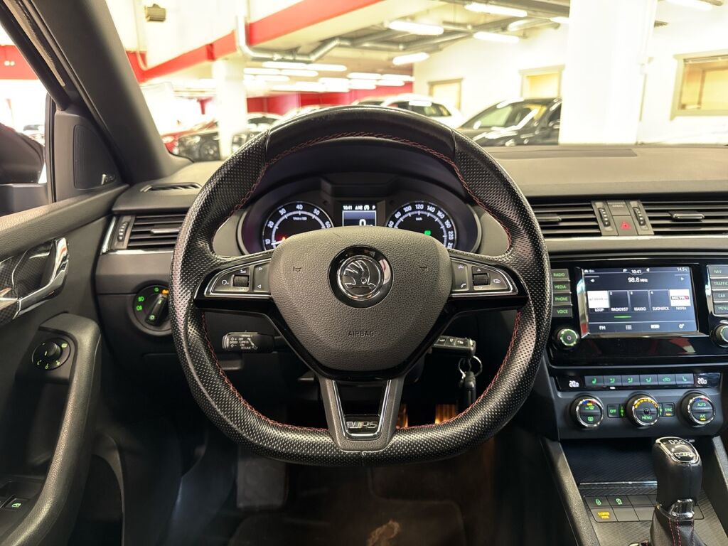 Skoda Octavia 2016 Musta