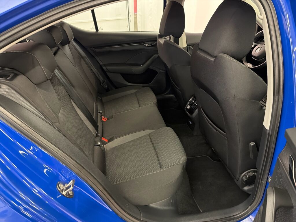 Skoda Octavia 2021 Sininen