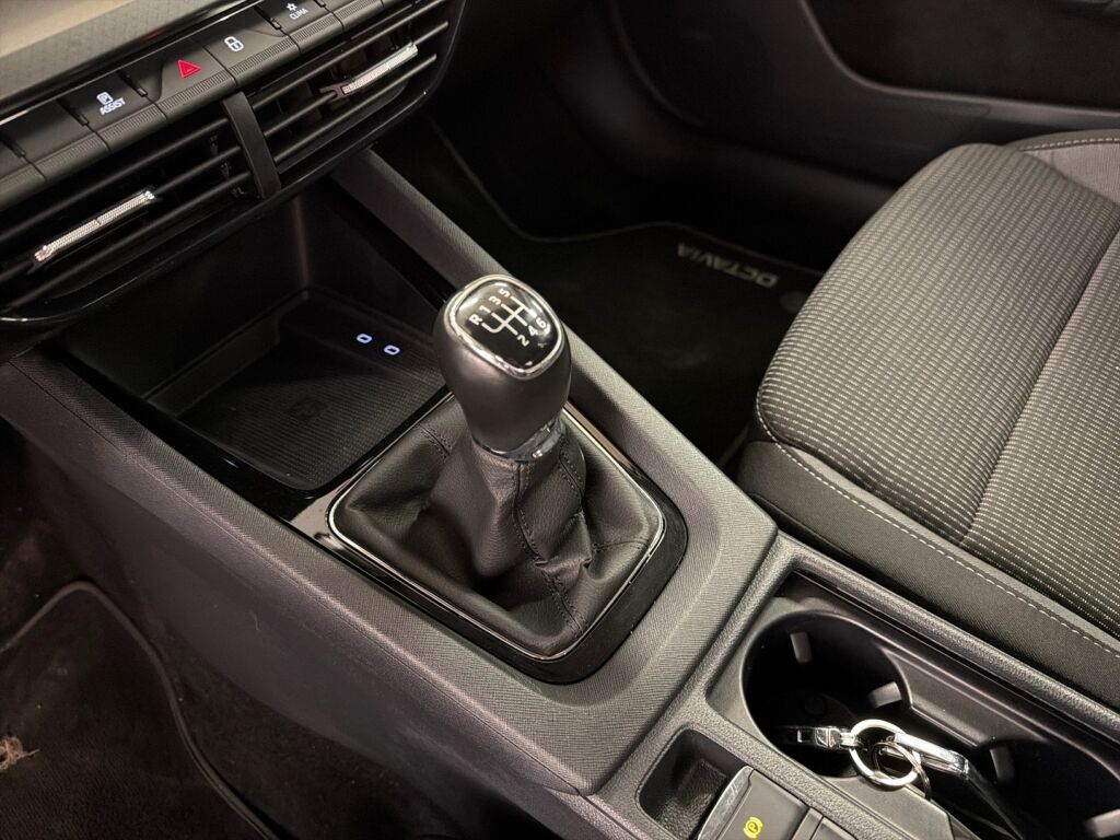 Skoda Octavia 2021 Sininen