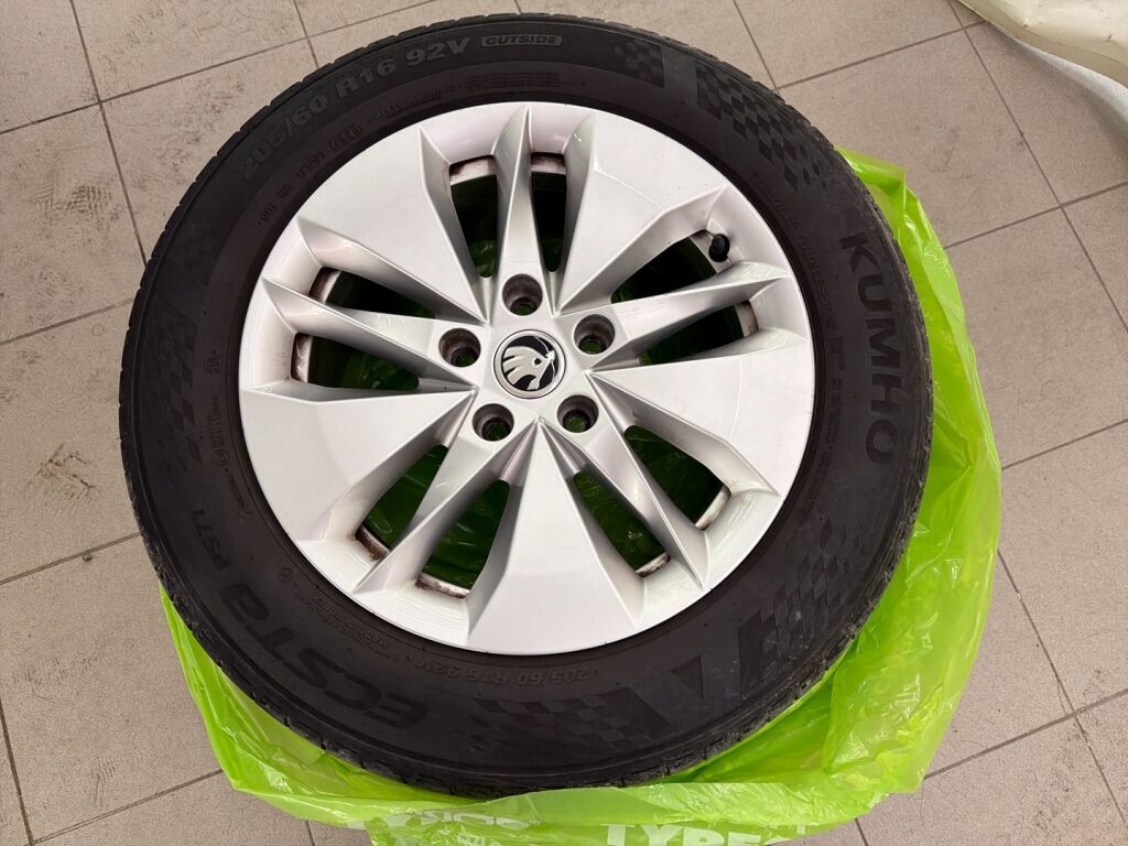 Skoda Octavia 2021 Sininen