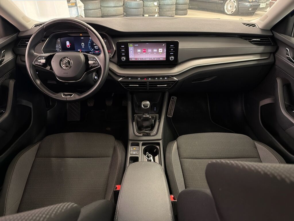 Skoda Octavia 2021 Sininen