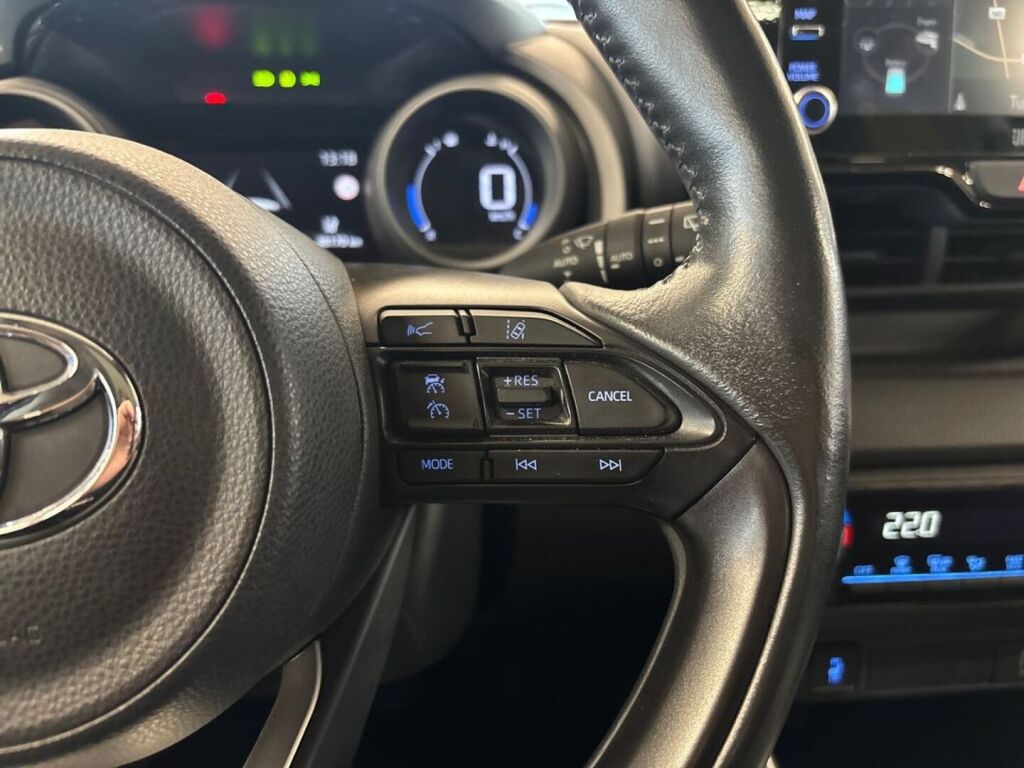 Toyota Yaris 2021 Punainen