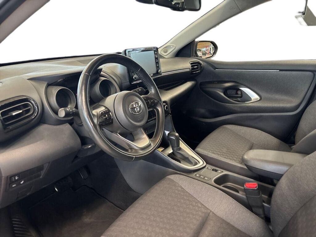 Toyota Yaris 2021 Punainen