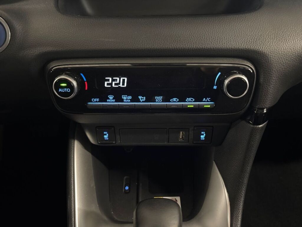 Toyota Yaris 2021 Punainen