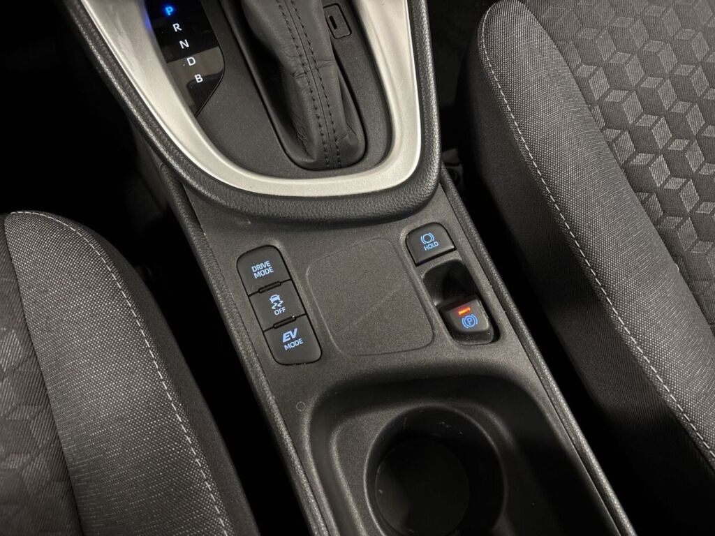 Toyota Yaris 2021 Punainen