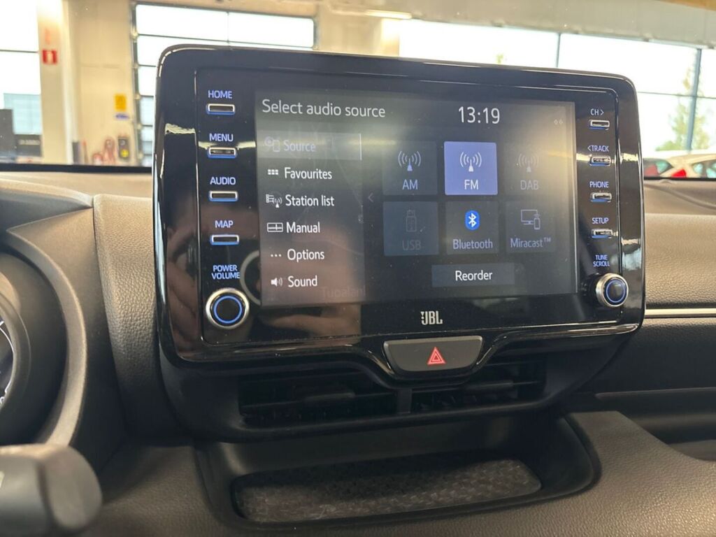 Toyota Yaris 2021 Punainen