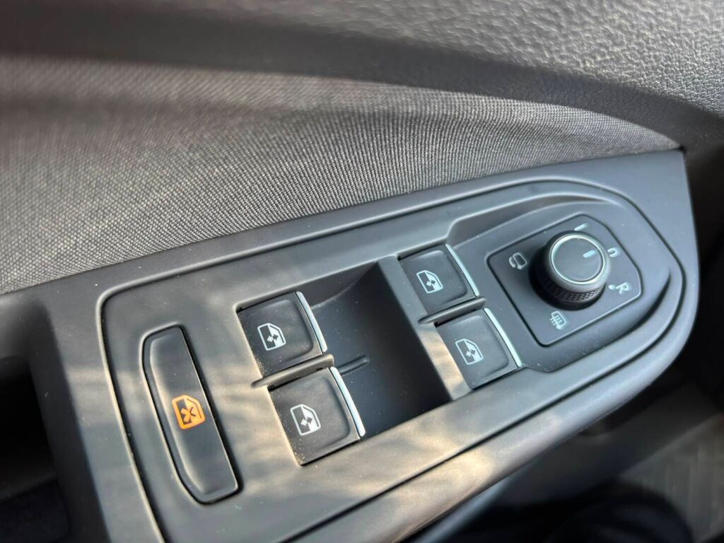 Volkswagen Golf 2020 Keltainen