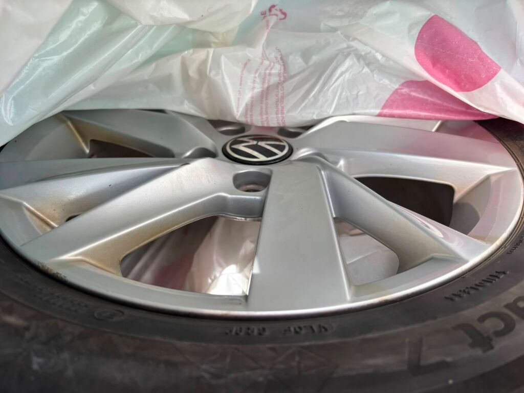 Volkswagen Golf 2020 Keltainen