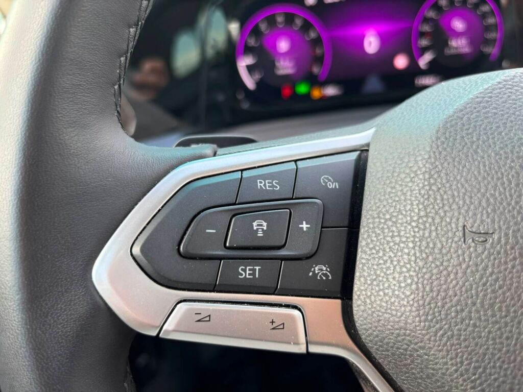 Volkswagen Golf 2020 Keltainen