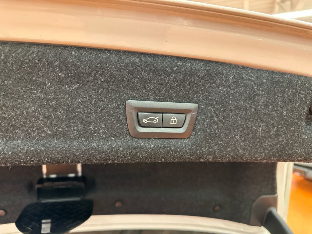 BMW 330 2020 Valkoinen