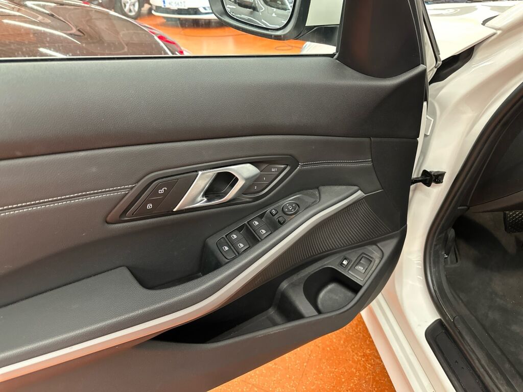 BMW 330 2020 Valkoinen