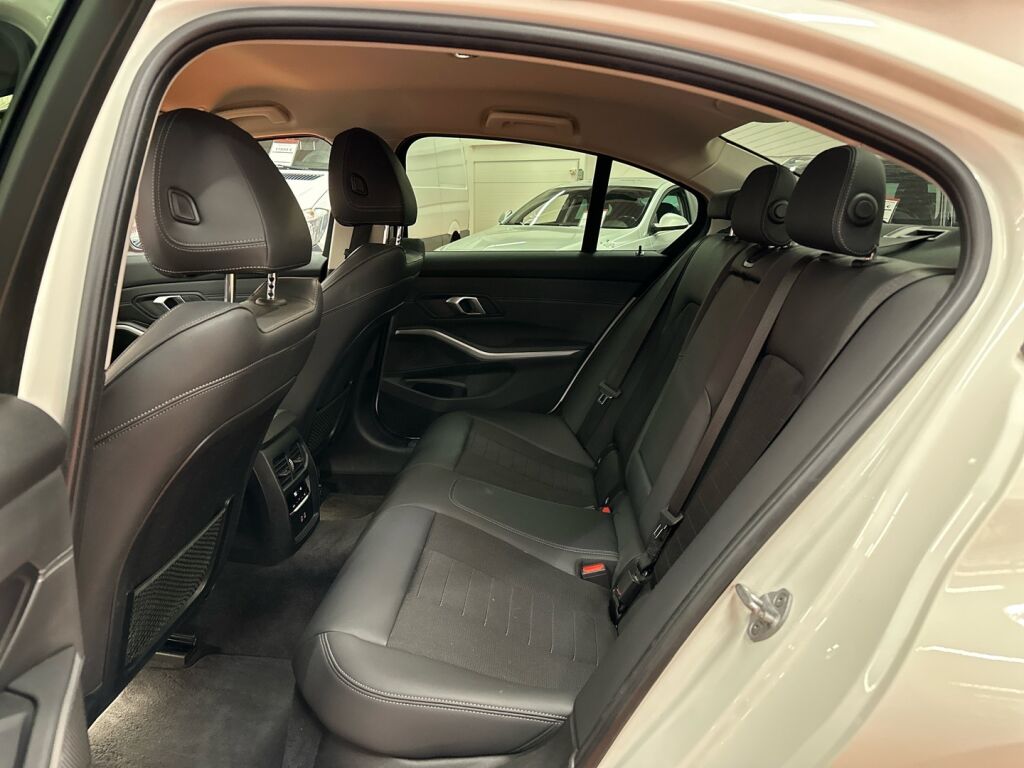 BMW 330 2020 Valkoinen