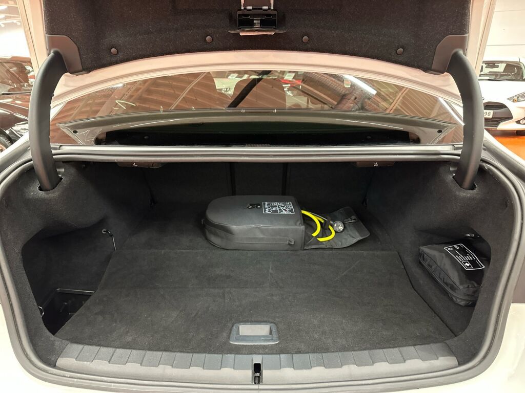 BMW 330 2020 Valkoinen