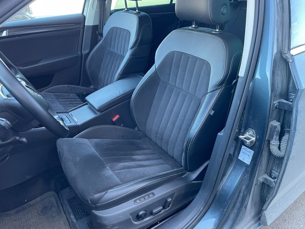 Skoda Superb 2021 Harmaa