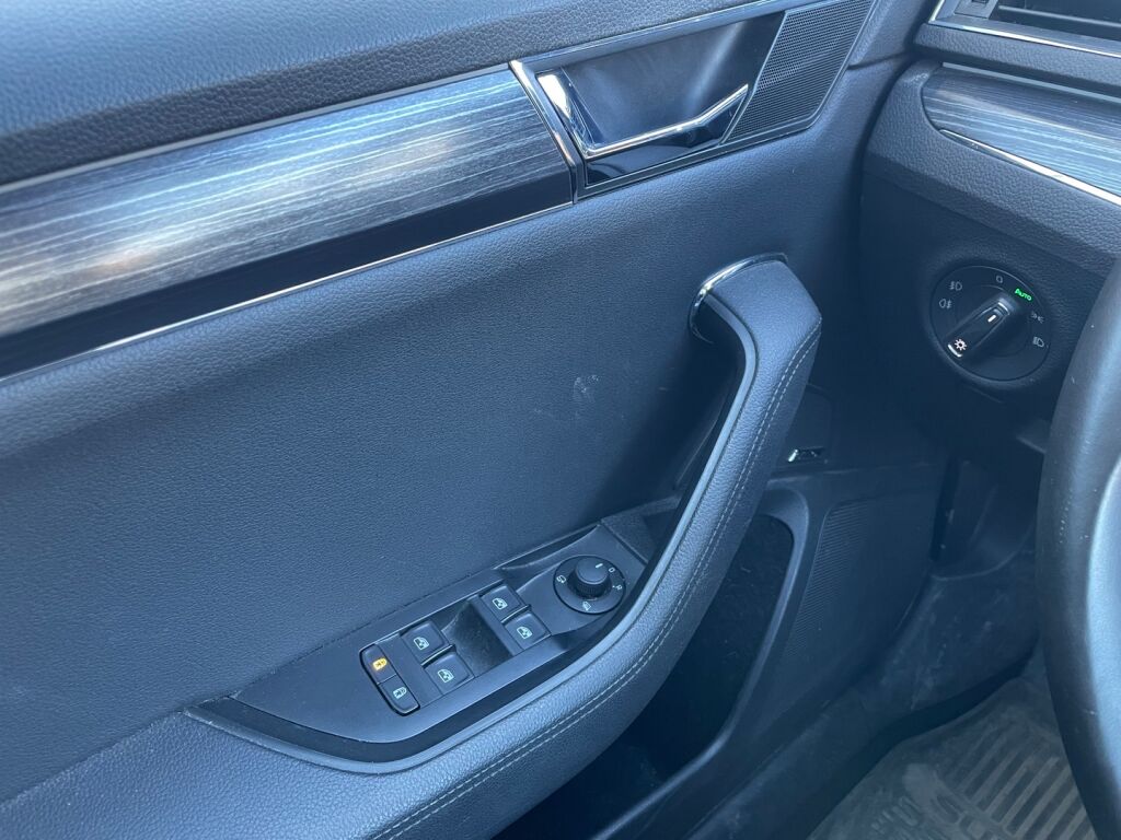 Skoda Superb 2021 Harmaa