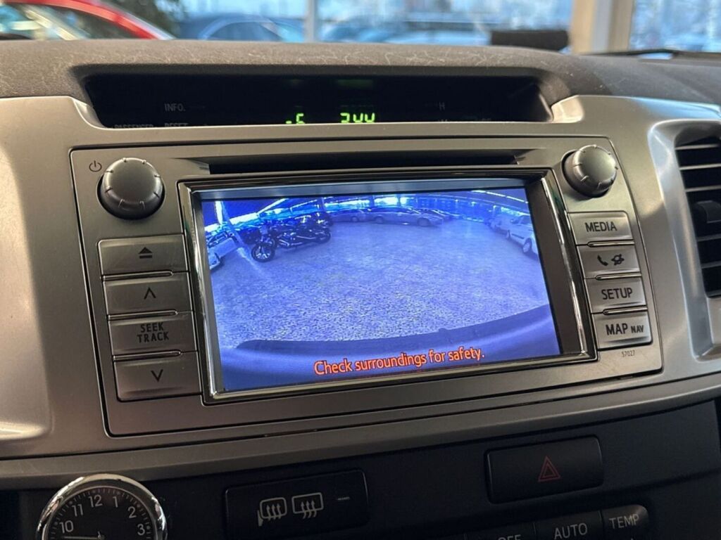 Toyota Hilux 2012 Valkoinen