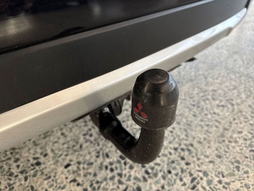 Mitsubishi Outlander PHEV 2016 Musta