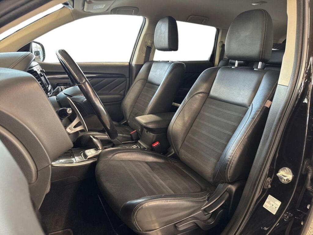 Mitsubishi Outlander PHEV 2016 Musta