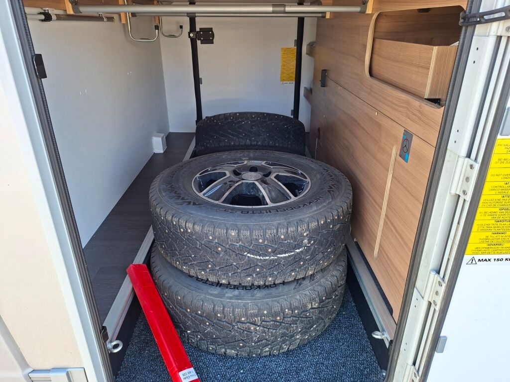 Adria MATRIX 670 SL 2021 Harmaa