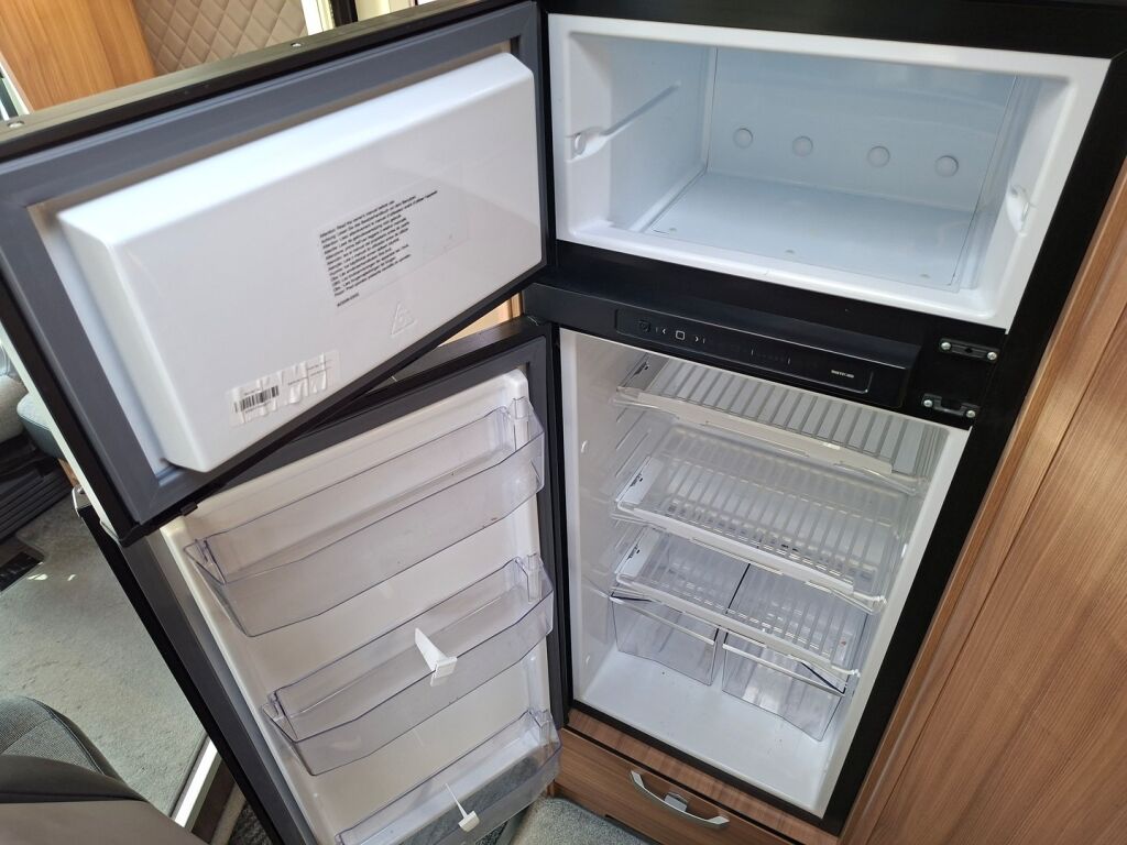 Adria MATRIX 670 SL 2021 Harmaa