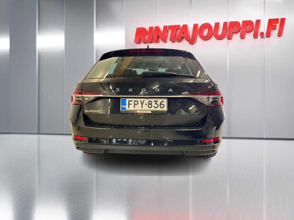 Skoda Superb 2021 Musta