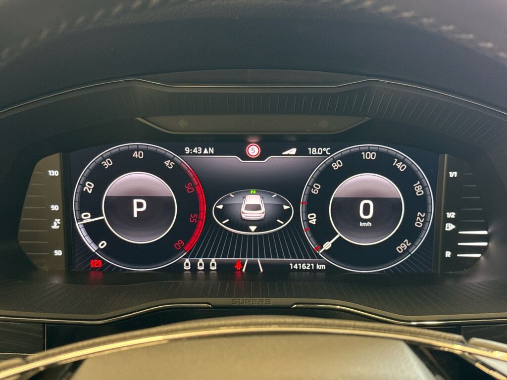 Skoda Superb 2021 Musta