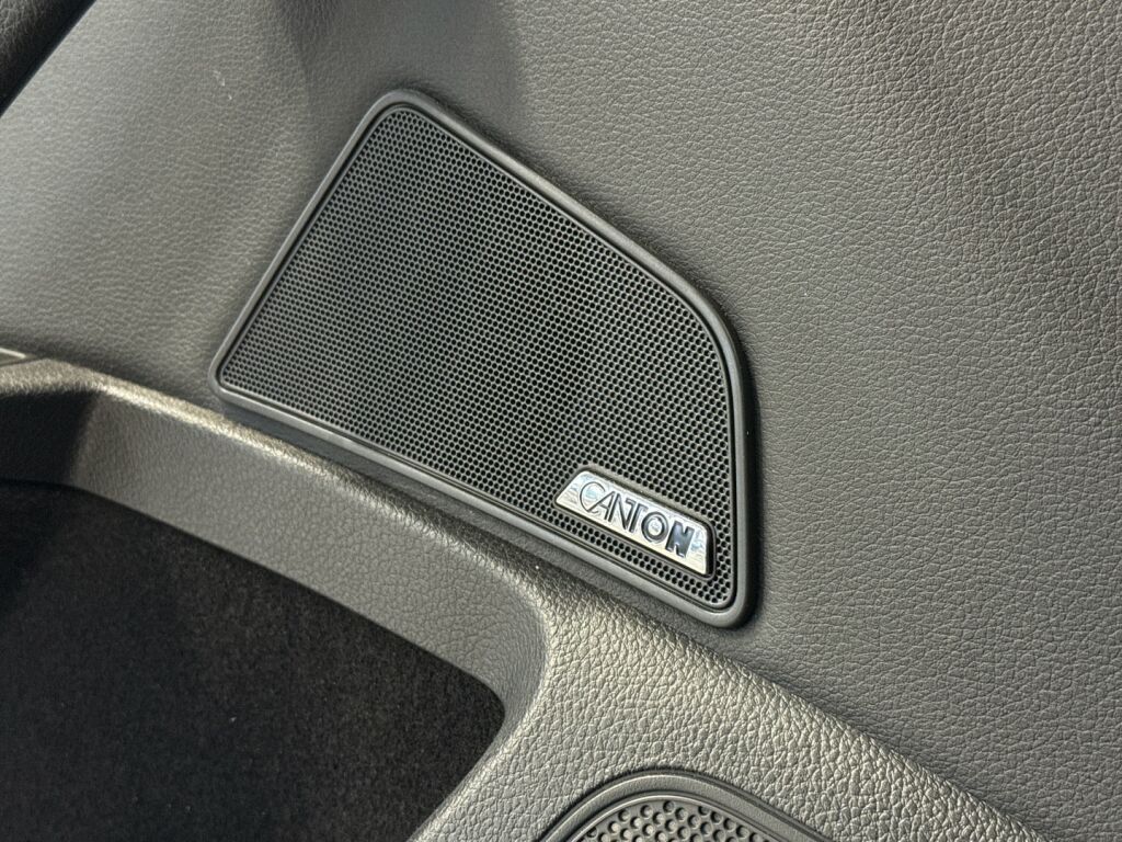 Skoda Superb 2021 Musta