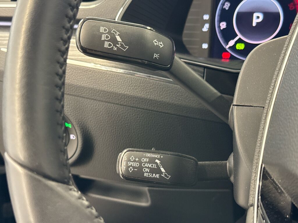 Skoda Superb 2021 Musta