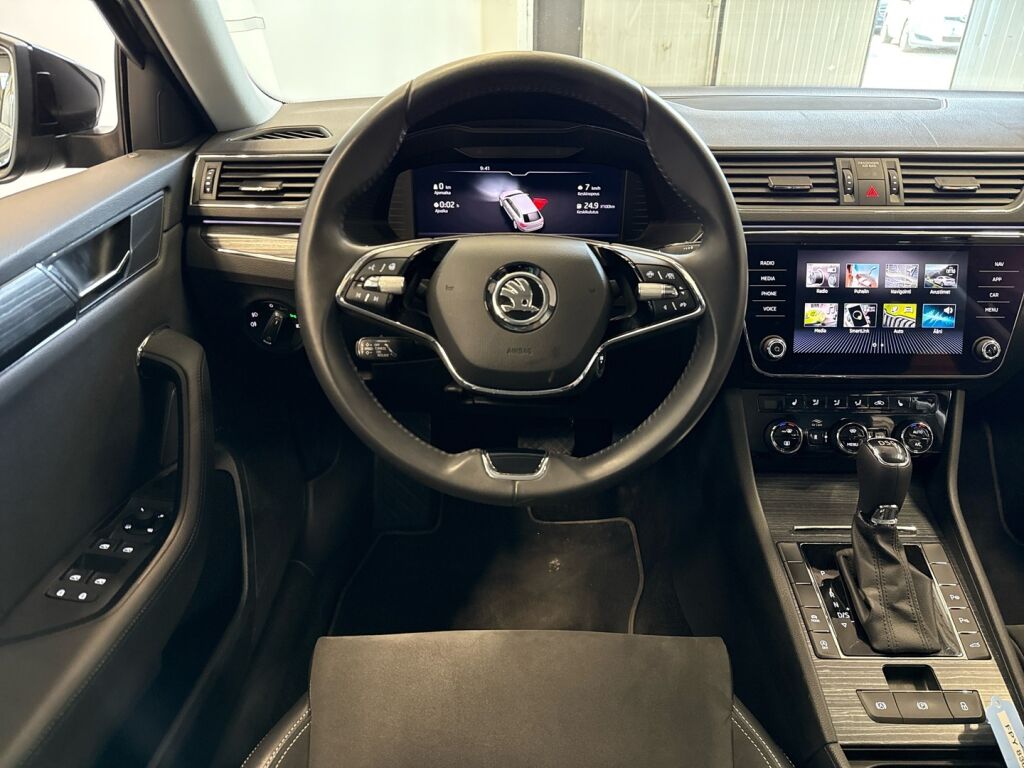 Skoda Superb 2021 Musta