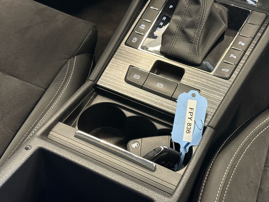 Skoda Superb 2021 Musta