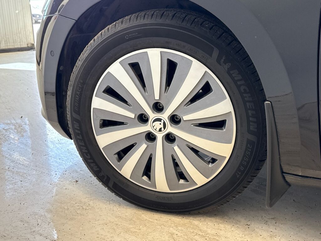 Skoda Superb 2021 Musta