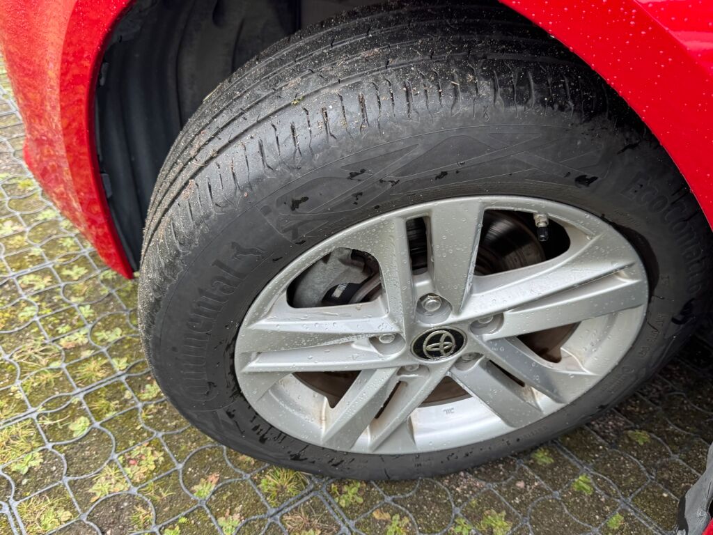 Toyota Corolla 2021 Punainen