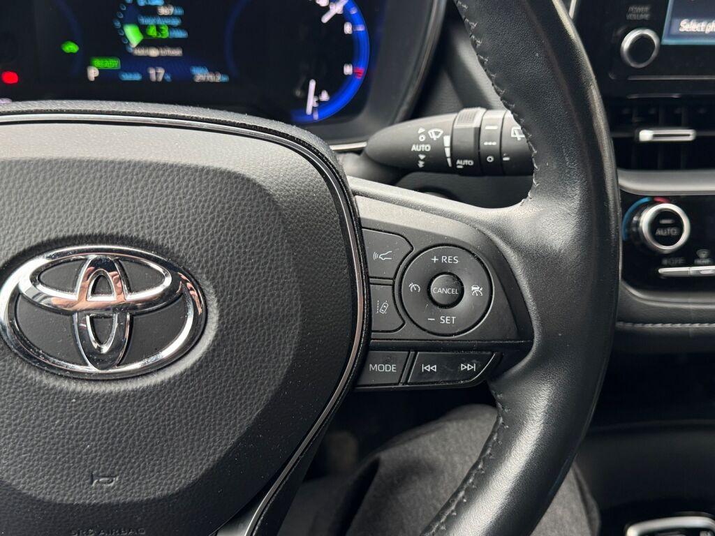 Toyota Corolla 2021 Punainen