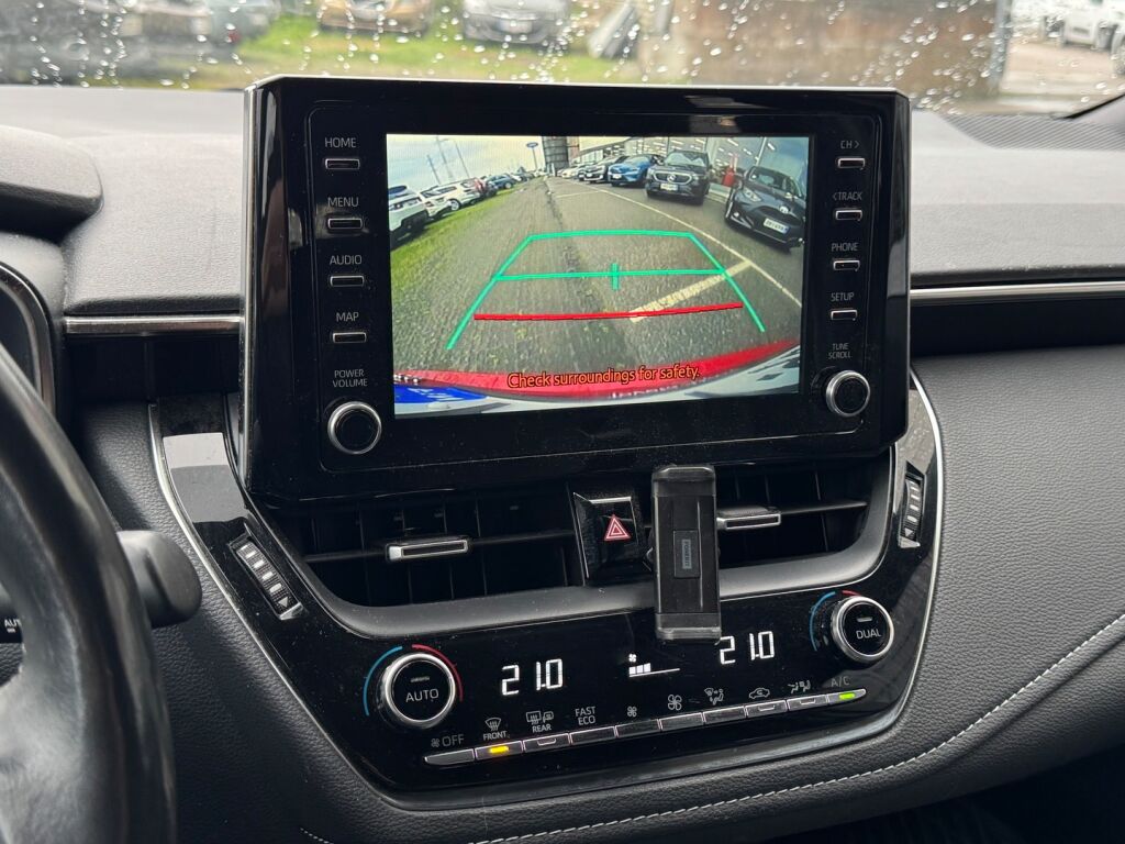 Toyota Corolla 2021 Punainen