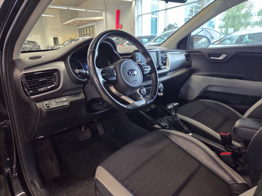 Kia Stonic 2020 Musta