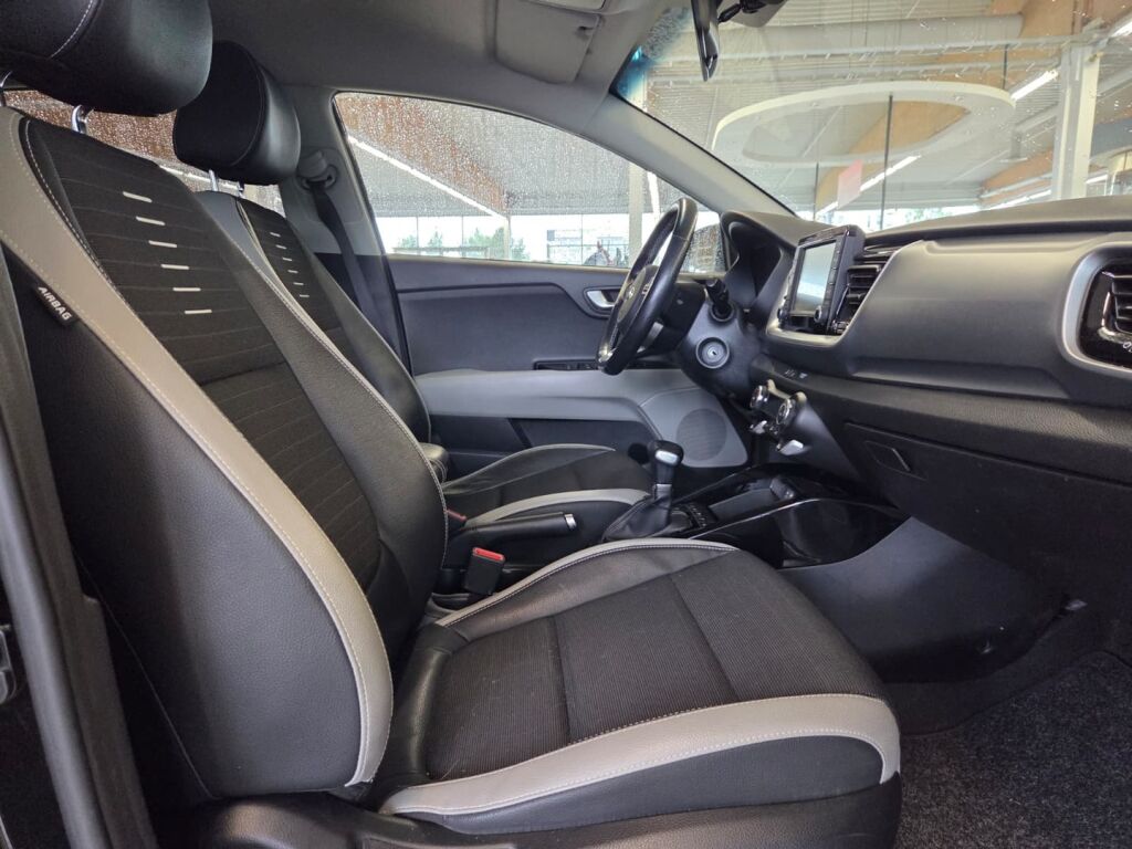 Kia Stonic 2020 Musta